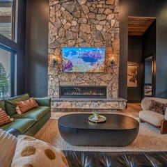 Onyx Pines Retreat | Luxury Alpine Cabin w/ Hot Tub Near Zion & Bryce