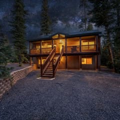 The Black Bear Lodge — 5BR Lodge | Arcades + Fire Pit + Near Zion/Bryce