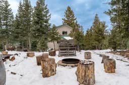 Pet Friendly Rustic Charm Close to National Parks - Image 2