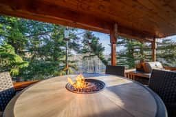 The Bear Tracks Lodge — 4BR Lodge for 14 | Hot Tub + Arcades + Pool Table + Fire Pit - Image 4