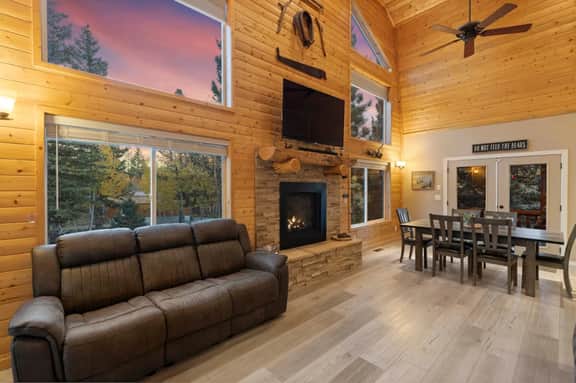 The Bear Tracks Lodge — 4BR Lodge for 14 | Hot Tub + Arcades + Pool Table + Fire Pit - Image 5