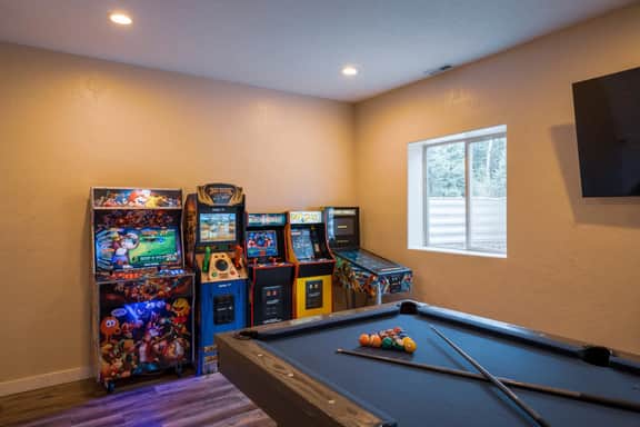 The Lazy Bear Lodge — Dog-Friendly Cabin with Hot Tub, Game Room & Central AC - Image 5